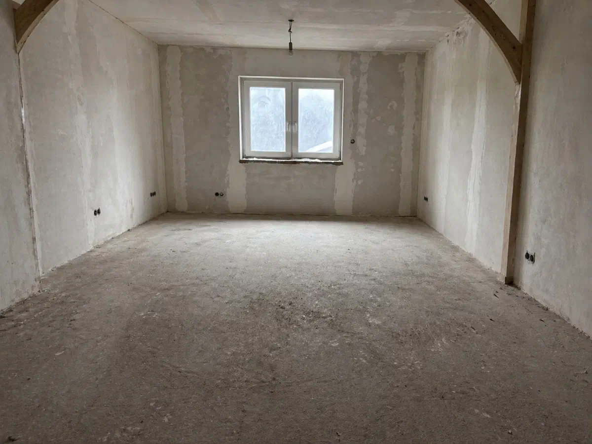 Ausgangssituation – Arbeit Bauteam Rügen (/images/hero-vorher.png)